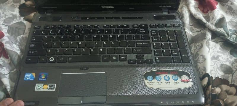 Toshiba laptop very good condition 3