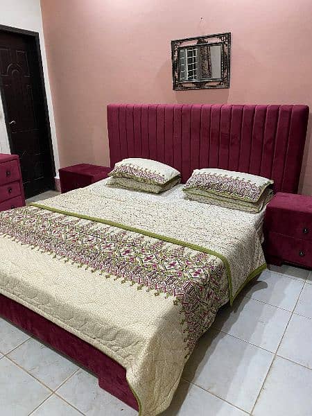 Mehroon velvet bed set 4