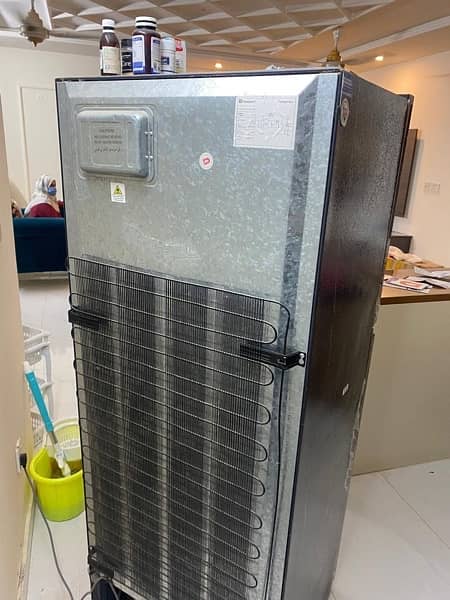 selling dawlance large size refrigerator in 86k 3