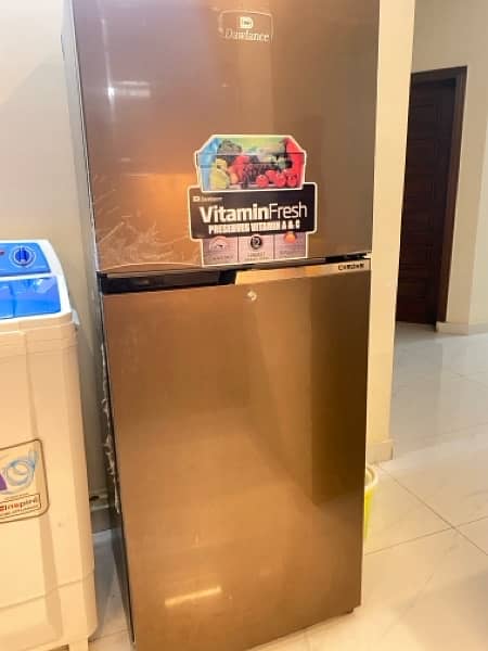 selling dawlance large size refrigerator in 86k 4