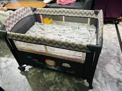 baby cot / bed