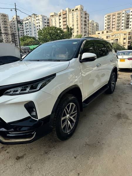 Toyota Fortuner V 2020 1