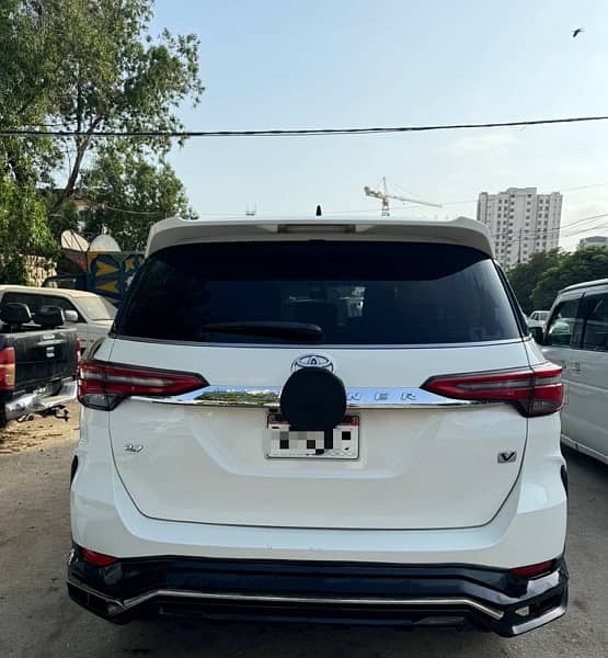 Toyota Fortuner V 2020 5