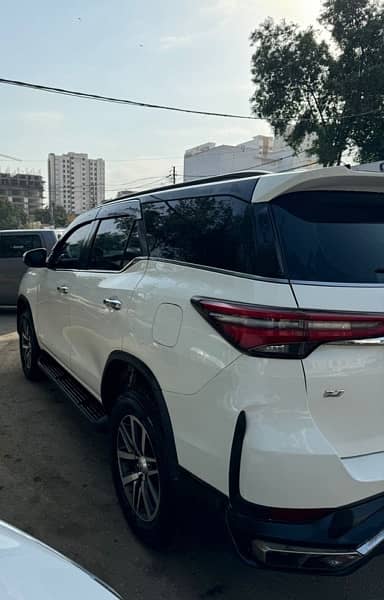 Toyota Fortuner V 2020 7