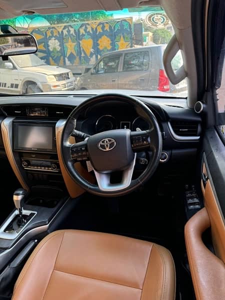 Toyota Fortuner V 2020 14