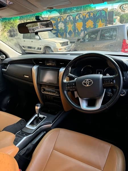 Toyota Fortuner V 2020 15