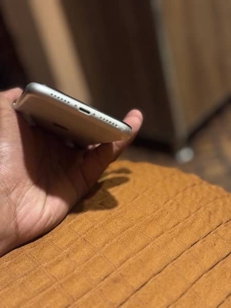 IPHONE 11 64 GB PTA APPROVED 4