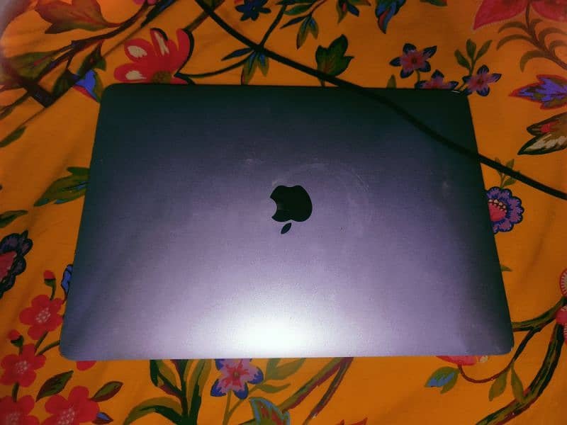 MacBook pro 2016 core i5 8/256 1