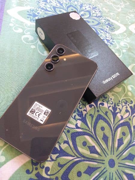 Samsung S23FE graphite gray colour 2