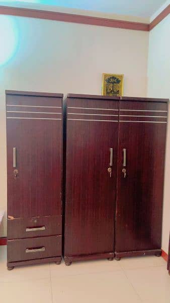 Urgent cupboard for sale (20,000) 0