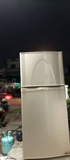 fridge medium size best cooling Dawlance Gujranwala Kashmir road