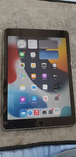 ipad Air 2 Contact on what's app number 03056447449 8