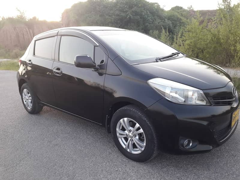 Toyota Vitz 2013 F 1.0 1