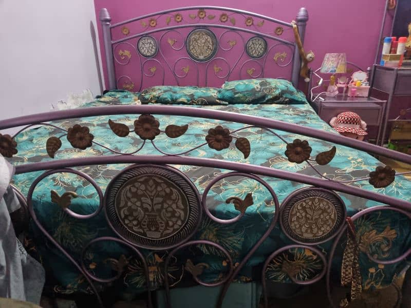 Queen bed set with dressing table and side tables 1