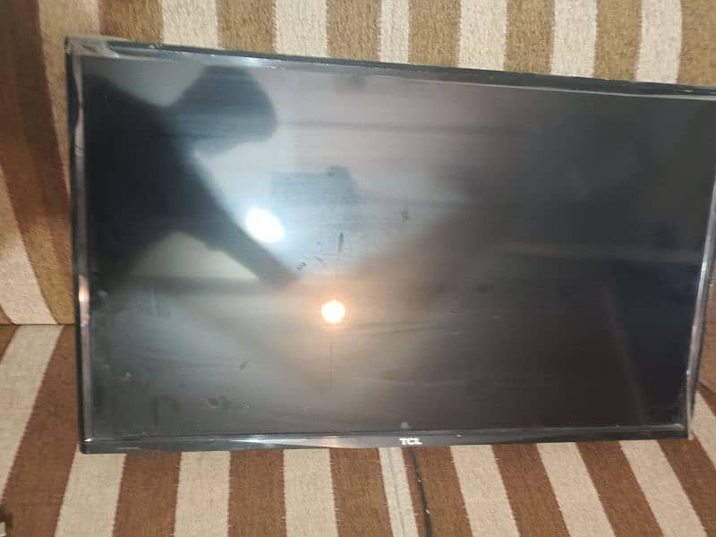 TCL LCD 32 inch 10 by 10 condition 0