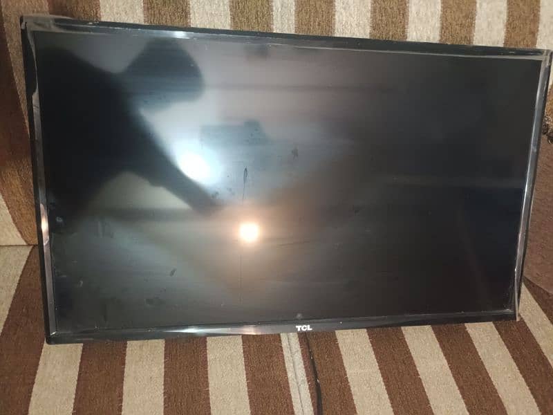 TCL LCD 32 inch 10 by 10 condition 1