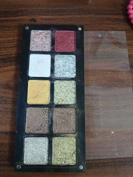 magnetic eye shadow pallete 1