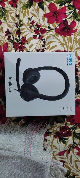 Logitech H390 Headphones 1