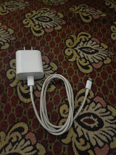 iphone. 14 pro max ka orgnial charger or Cable 1