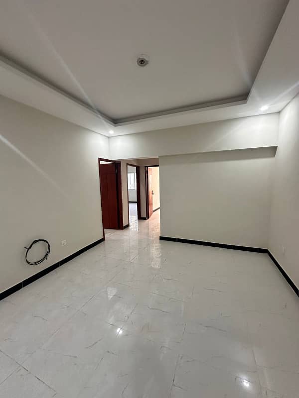 Three bedroom apartment Available for rent In Capital Residencia 7