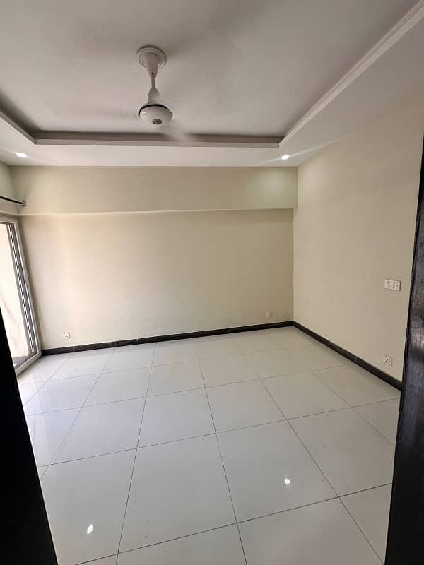 Three bedroom apartment Available for rent In Capital Residencia 12