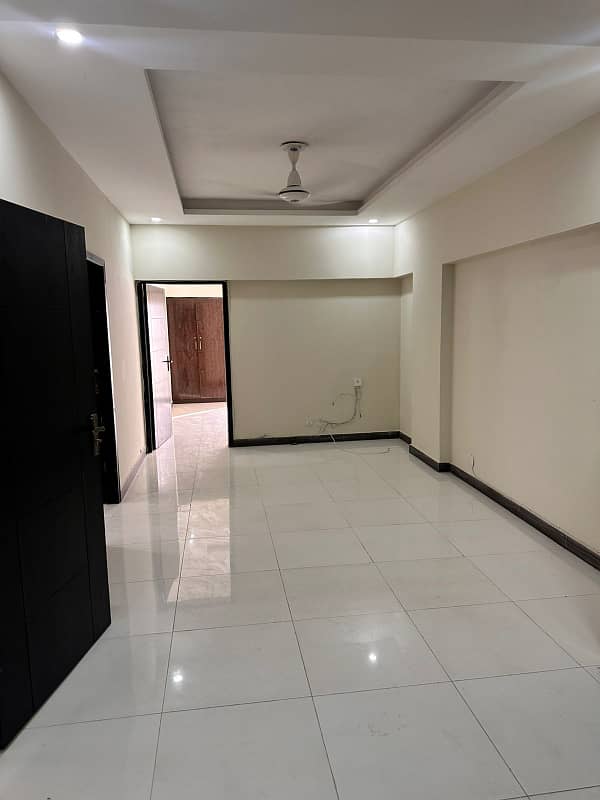 Three bedroom apartment Available for rent In Capital Residencia 18