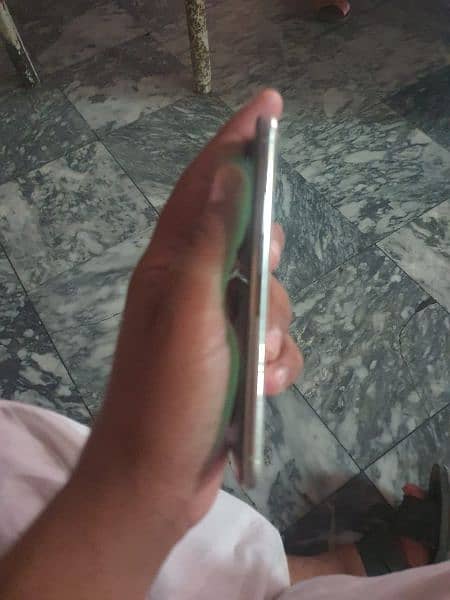 iphone xs 256 gb white colour 3