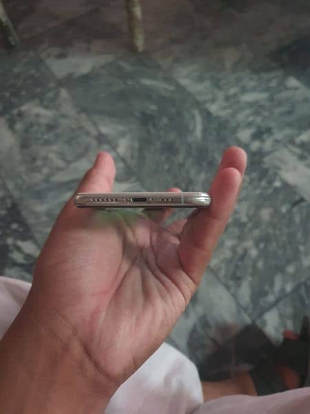 iphone xs 256 gb white colour 4