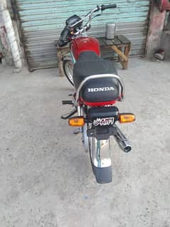 April purchase New condition 5100 km deive