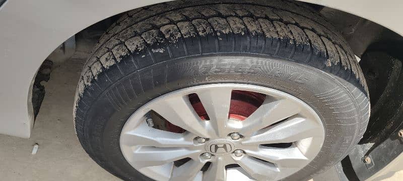 Honda City Aspire 2015 3-4 peices touching new tyre 9