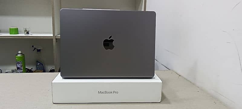 MacBook Pro M2 14" 2023 Like new condition 6