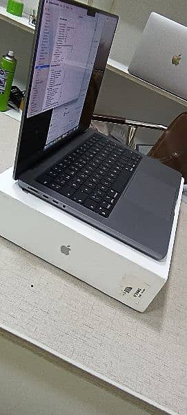 MacBook Pro M2 14" 2023 Like new condition 7