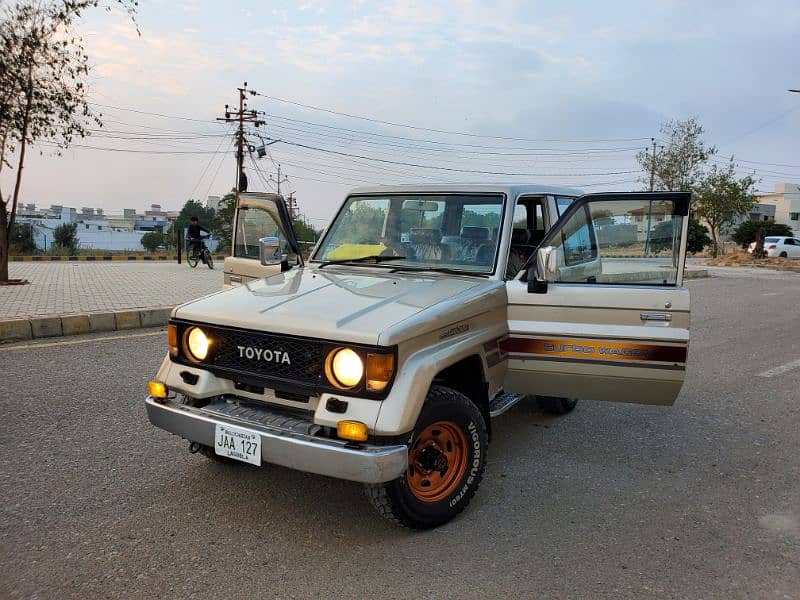 Toyota Land Cruiser 1988 12