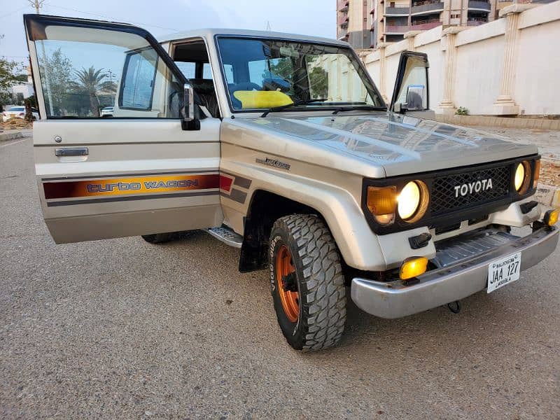 Toyota Land Cruiser 1988 15