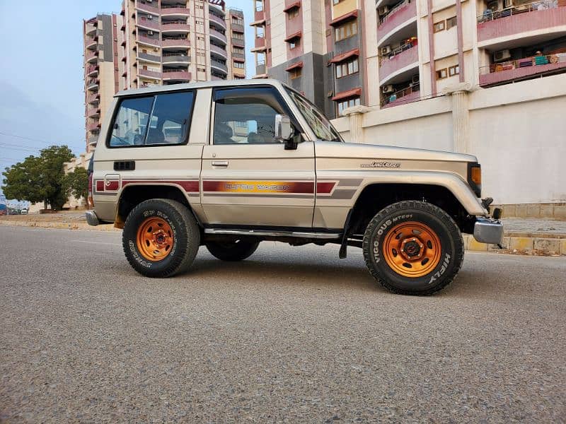 Toyota Land Cruiser 1988 17