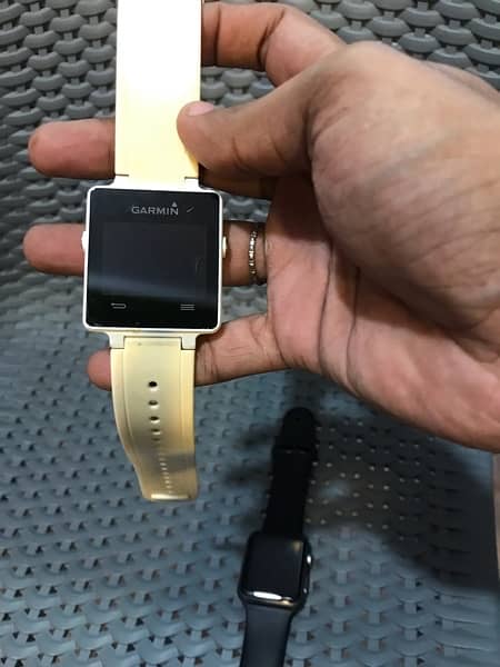 Garmin Vivoative & Apple Watch 0