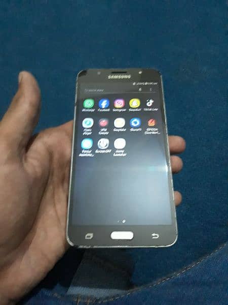 Samsung Galaxy J7 2016 2