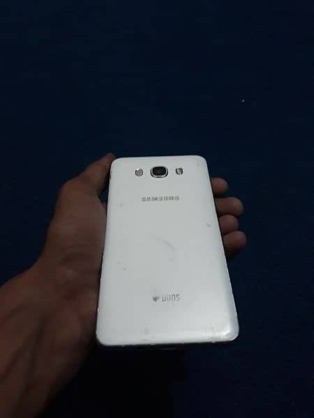 Samsung Galaxy J7 2016 5