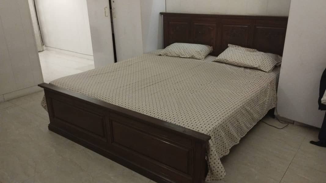 King size antique wooden bed with side tables (polished) 0