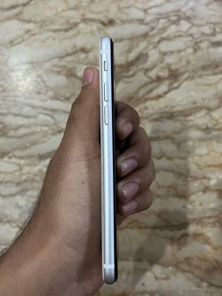 iPhone SE 2020 for sale 4