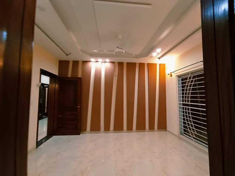 1 kanal modren house Upper Portion For Rent Bahria Town Lahore Prime Location 1