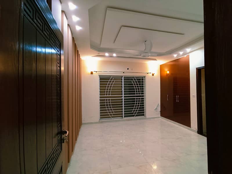 1 kanal modren house Upper Portion For Rent Bahria Town Lahore Prime Location 3