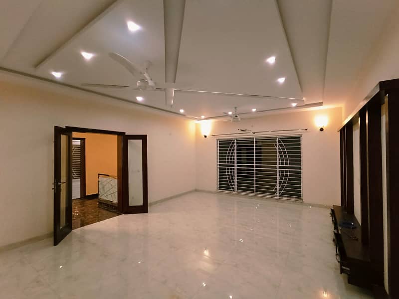 1 kanal modren house Upper Portion For Rent Bahria Town Lahore Prime Location 13