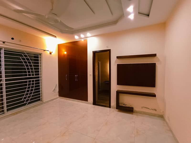 1 kanal modren house Upper Portion For Rent Bahria Town Lahore Prime Location 19