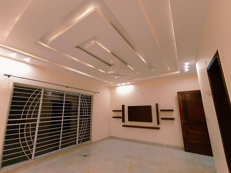 1 kanal modren house Upper Portion For Rent Bahria Town Lahore Prime Location 24