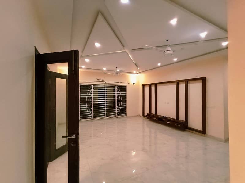 1 kanal modren house Upper Portion For Rent Bahria Town Lahore Prime Location 30