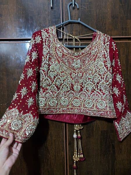 Mehroon color bridal lehnga with 10/10 condition 6