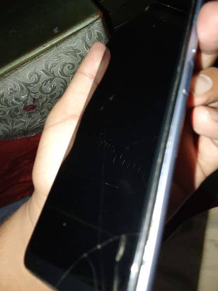 Vivo y20 without box and charger and mobile ki screen crack hai in Hvn 6