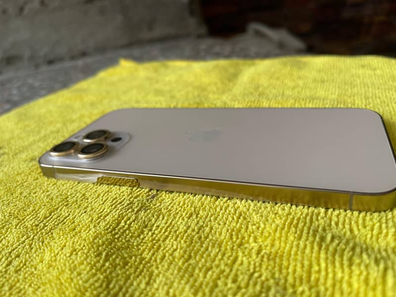 Iphone 12 pro max (128 GB GOLD) 5