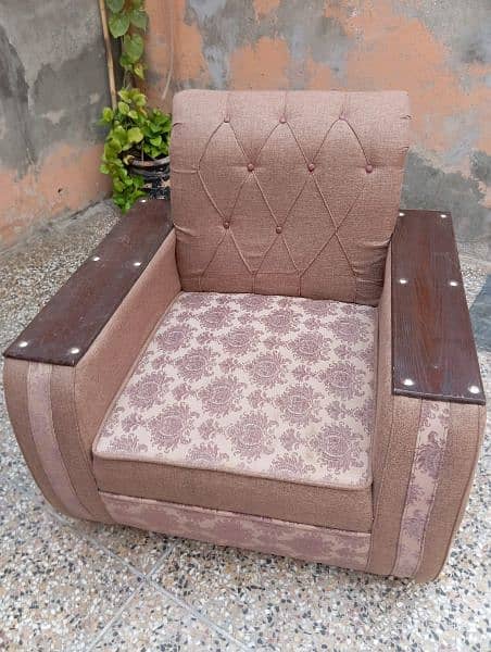 Five seater sofa set in good condition 1